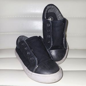 Kid's Shoes: Size 7, Cat and Jack